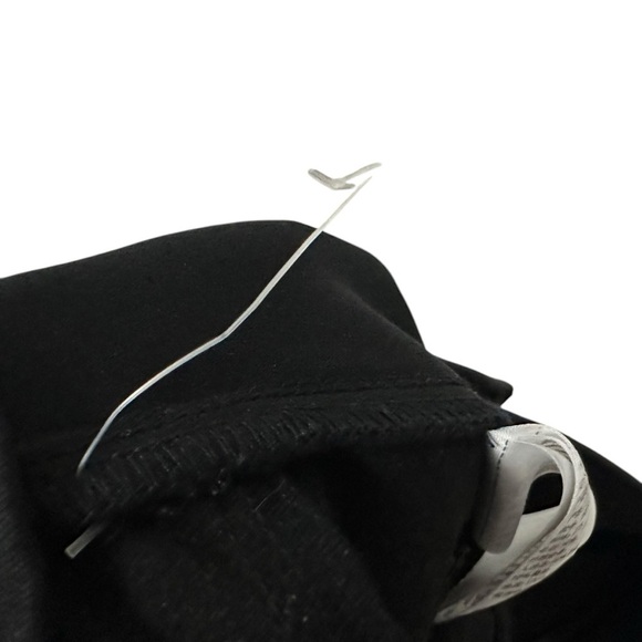 Abercrombie & Fitch The Ankle Straight Ultra High Rise Faux Leather Pant 4 Short - Picture 8 of 9